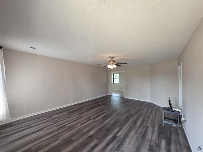 Building Photo - 501 Fieldstone Rd