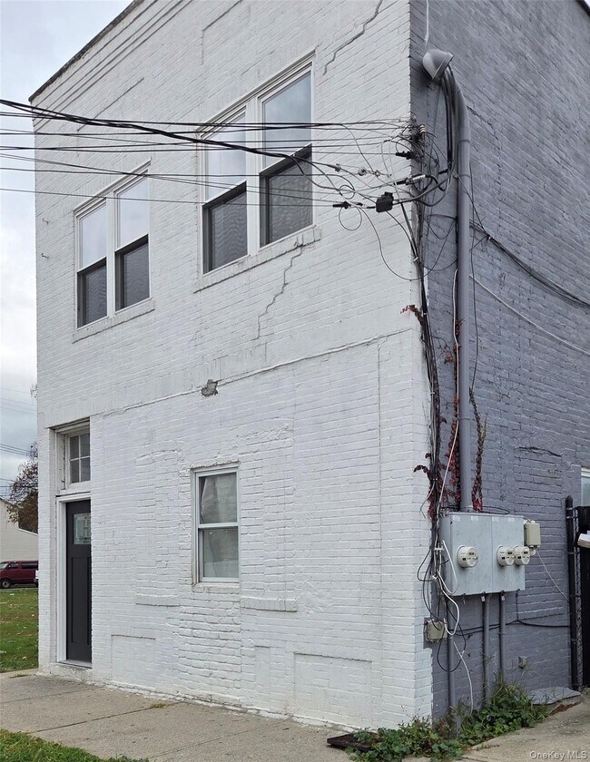 Foto del edificio - 28 James L L Burrell Ave