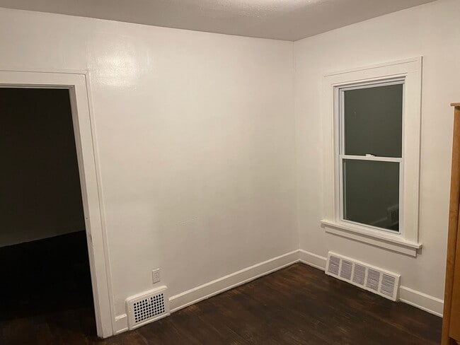 Building Photo - 1271 E 169th St