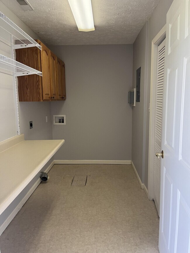 Building Photo - 206 Sunset Dr