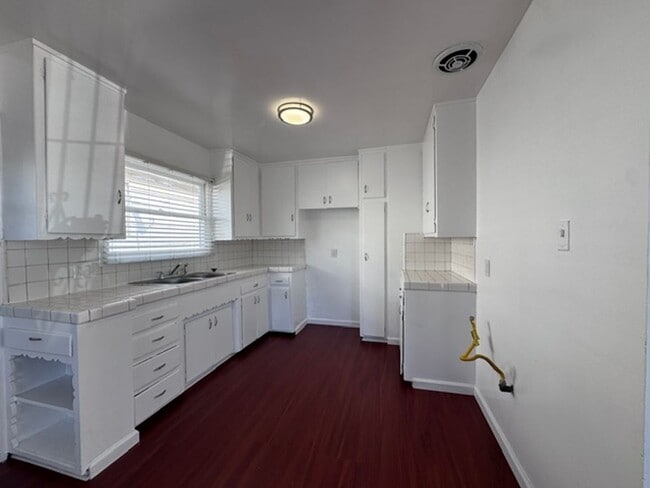 Building Photo - Charming North Long Beach Home