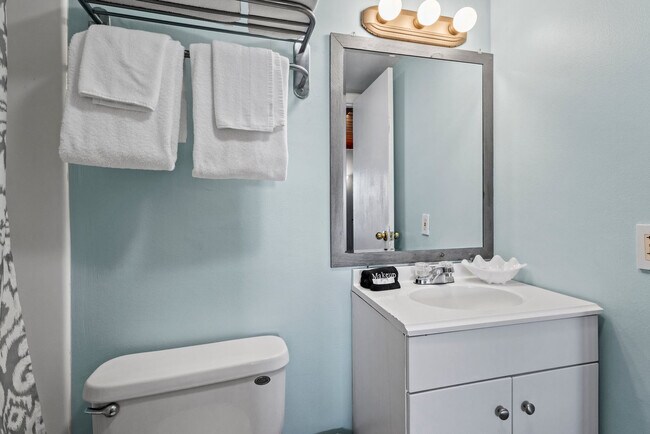 Building Photo - 110 S Ocean Dr