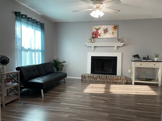 Foto del edificio - 5133 Blair Ln