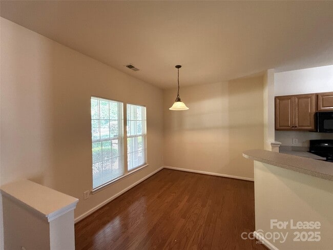 Foto del edificio - 6160 Prosperity Church Rd