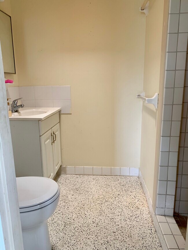 Building Photo - 4805 23rd St W