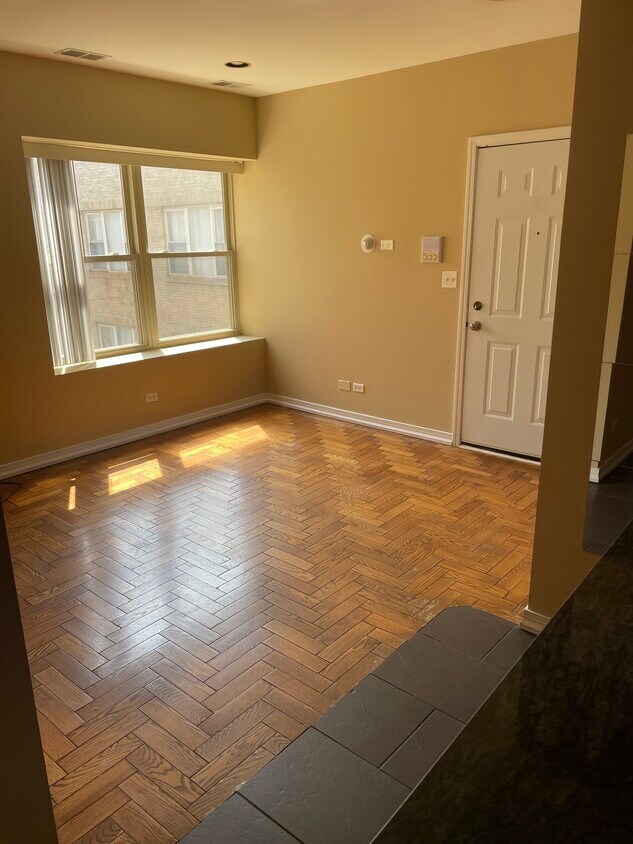 Primary Photo - 2726 W Lunt Ave