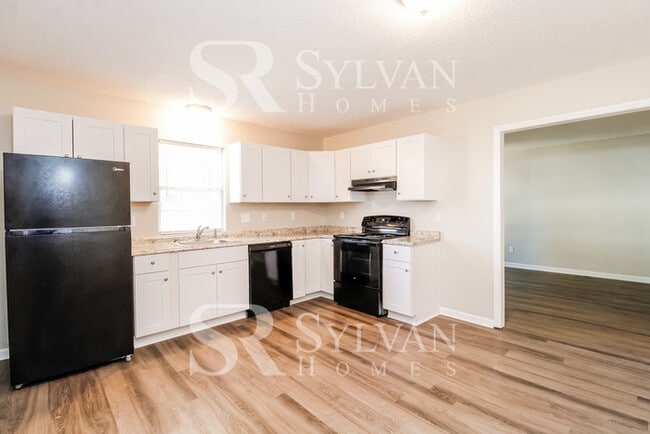 Foto del edificio - Step into sunshine and serenity at 1702 Ra...