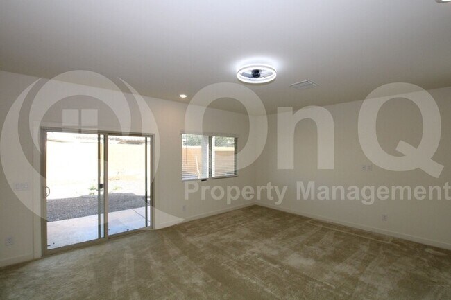 Building Photo - 882 E Wiley Way