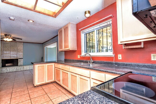Building Photo - 8512 Shaver Dr