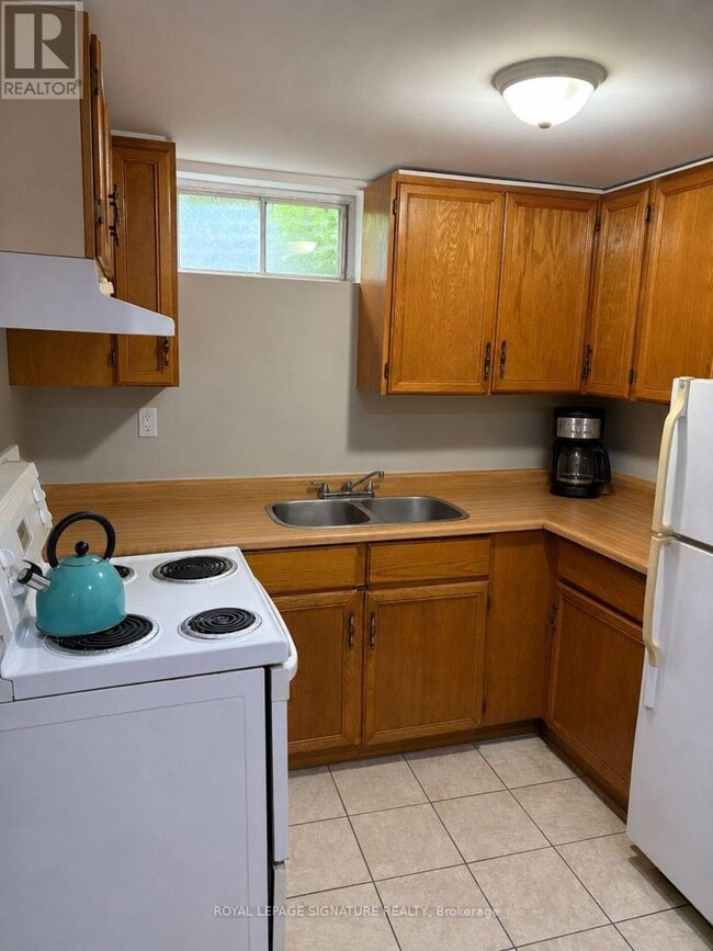 Building Photo - 137 Madoc Dr
