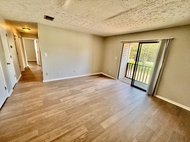 Building Photo - 2 Bedroom Condo off Alumni!