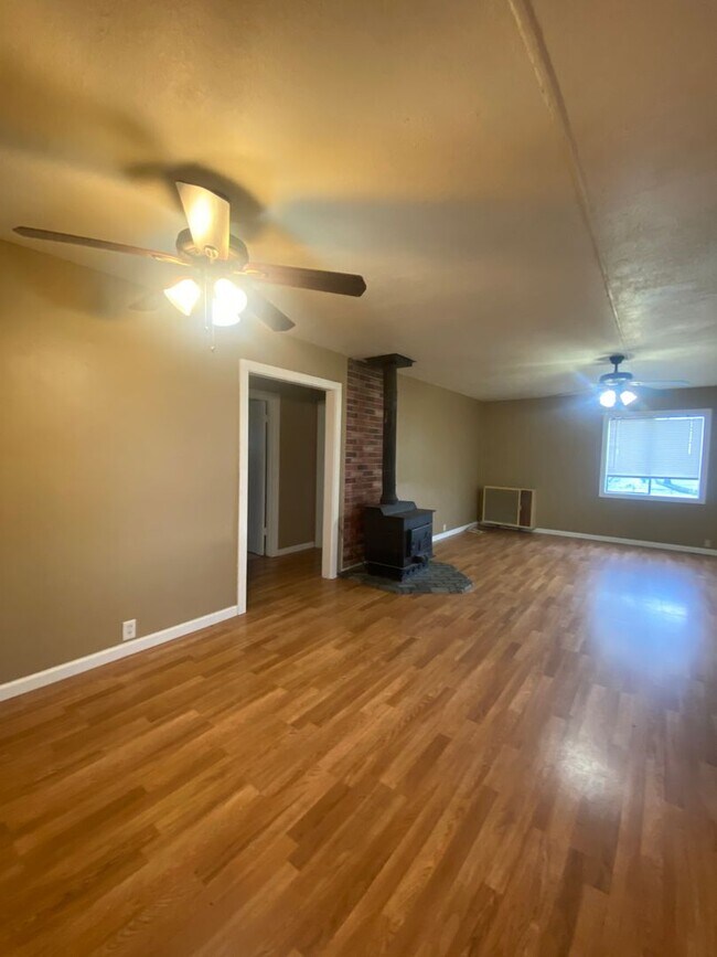 Foto del edificio - Country 2 bedroom 1 bathroom with outbuild...