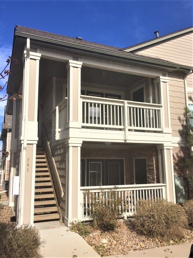 Primary Photo - Lovely Lakeshore Condo with Garage