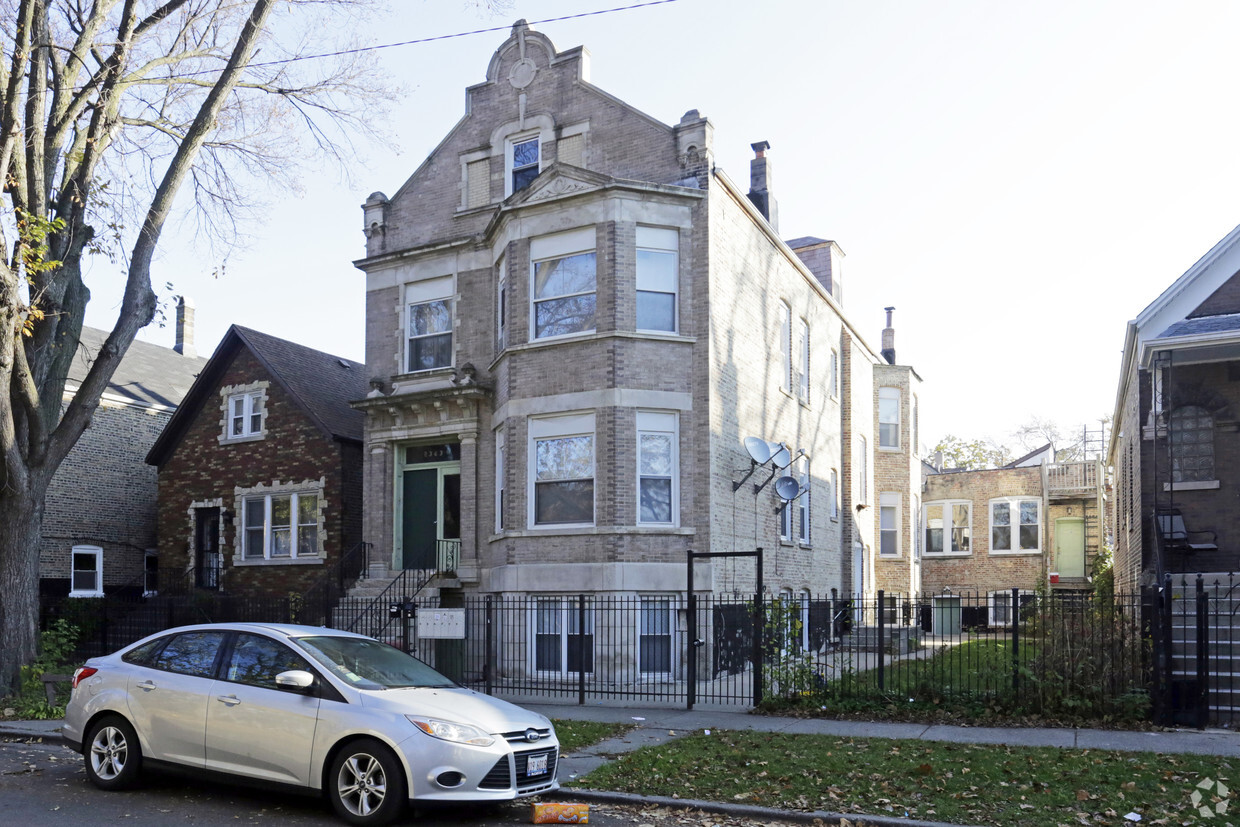 Foto principal - 2343 S Trumbull Ave
