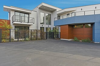 Building Photo - 10 Notre Dame Pl