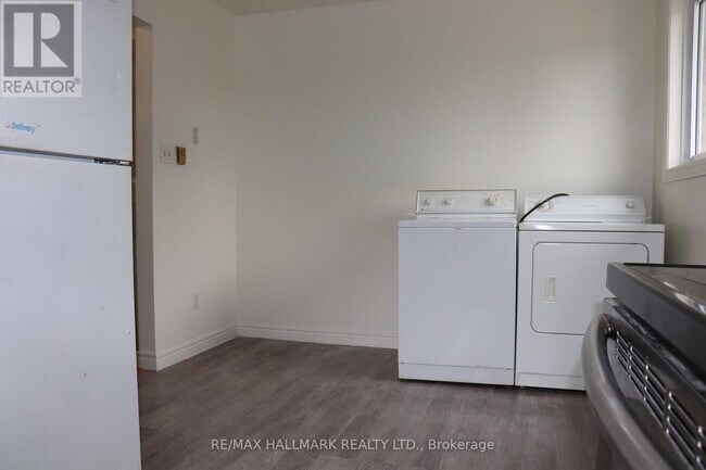 Building Photo - 880 Mahina St