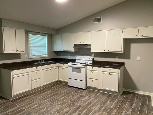 Building Photo - 505 Pearson Dr