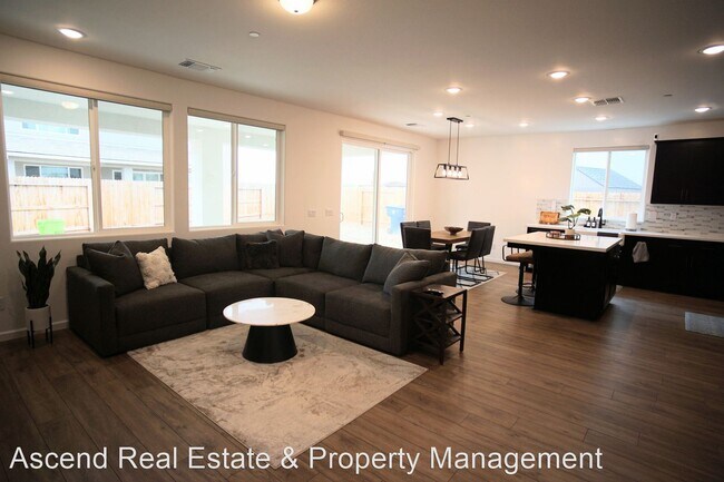 Foto del edificio - 3 br, 2 bath House - 15823 Santa Clara Ct