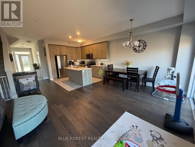 Photo du bâtiment - 177 Edgevalley Rd