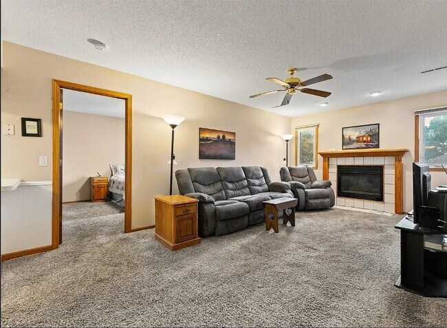 Building Photo - 401 SE Lowell Dr