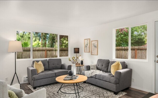 Photo - Modern 2 Bed, 1 Bath Duplex in Prime Olde ... House