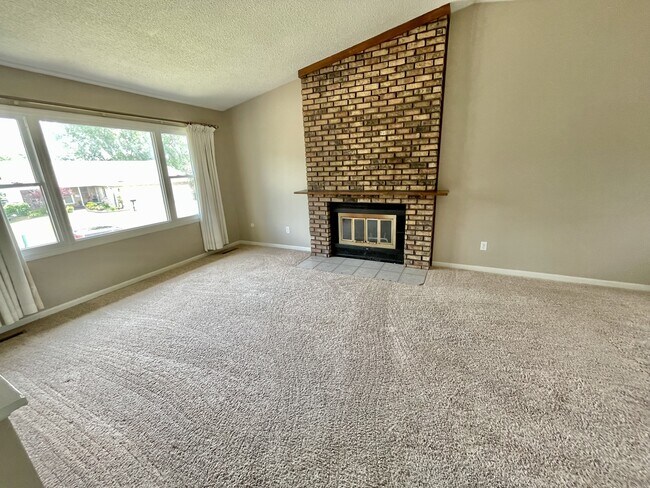 Foto del edificio - 105 Colony Dr