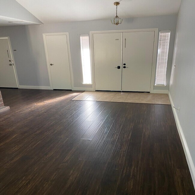Foto del edificio - 12 Windy Hill Ln