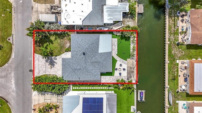 Foto del edificio - 572 Baywood Dr N