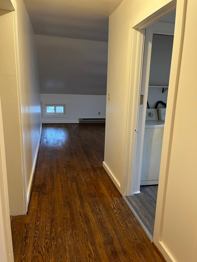 Foto del edificio - 213 E Main St