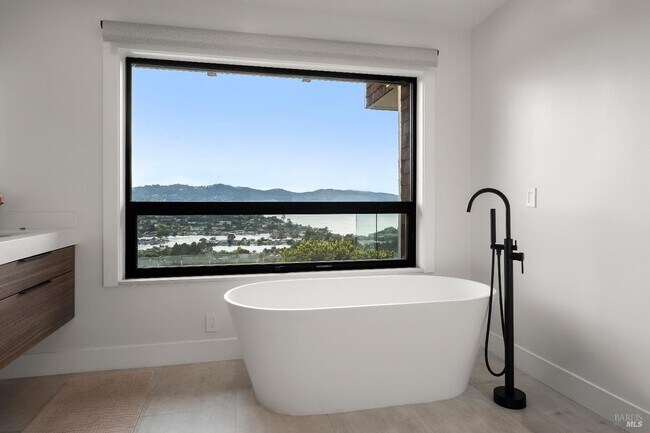 Foto del edificio - 45 Meadow Hill Dr