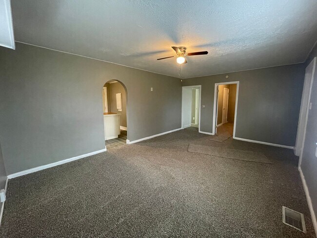 Foto del edificio - Cute 2 bedroom 1 Bathroom House Available ...
