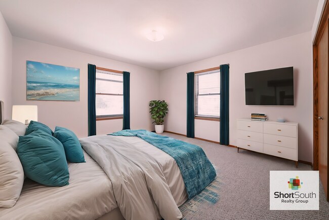 Building Photo - 2 Bed 1 Bath Apartment.  Free heat and wat...