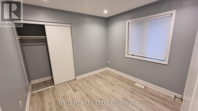 Building Photo - 227 Leiterman Dr