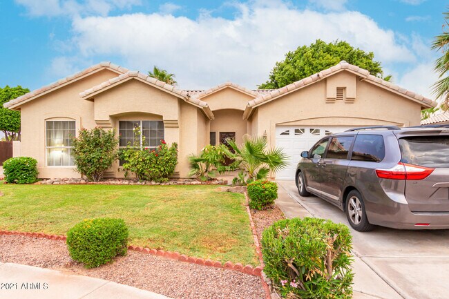 Building Photo - 542 S Cholla St