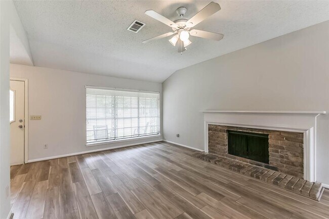 Building Photo - 9622 Oldenburg Ln