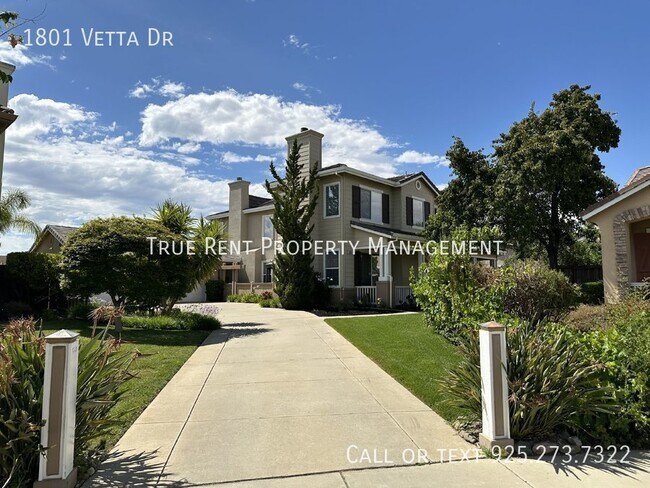 Building Photo - Gorgeous 4 Bedroom, 2.5 Bath in Highly Des...