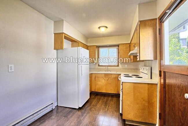 Foto del edificio - 1 Bed, 1 Bath Apartment with Yard and 1 Ca...