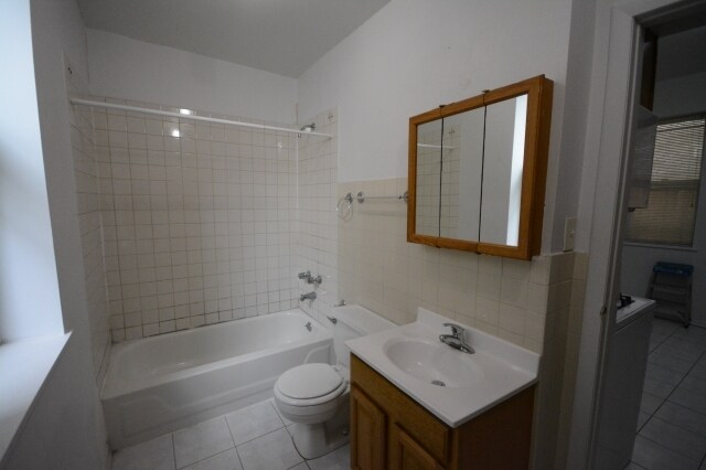 Building Photo - 1620 W Beach Ave