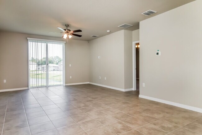 Foto del edificio - 824 Rivers Crossing St