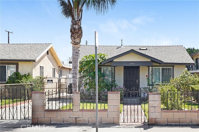 Foto principal - 660 S La Verne Ave