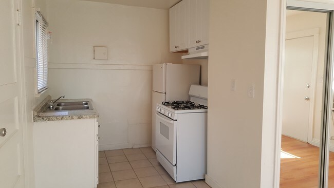 Building Photo - 1114-1116 1/2 Tamarind Ave