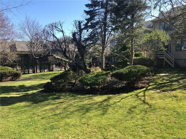 Building Photo - 37 Tulip Tree Ln