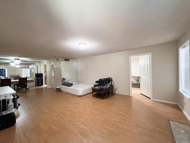 Building Photo - 9700 Leawood Blvd