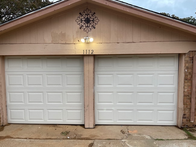 Building Photo - 1112 Autumn Oak Dr