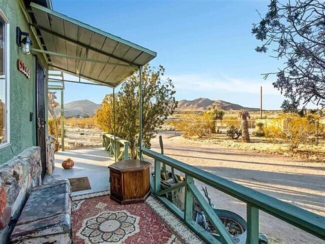 Building Photo - For Rent