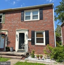 Building Photo - 22 1/2 E Pine St
