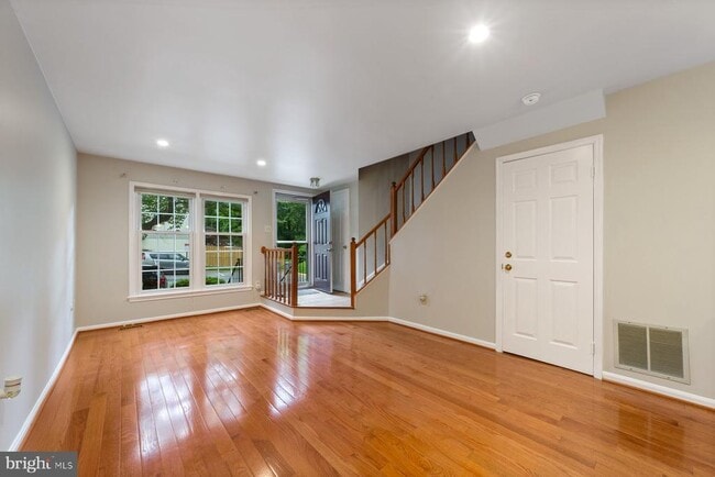 Foto del edificio - 6474 Brick Hearth Ct