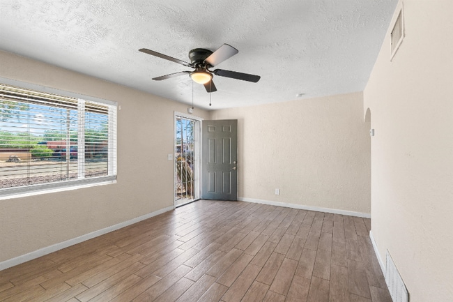 Foto del edificio - 3833 N Tyndall Ave