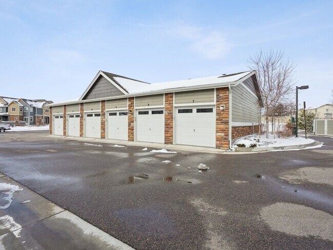 Building Photo - 2 Br/2.5 Bath Townhome in Thornton