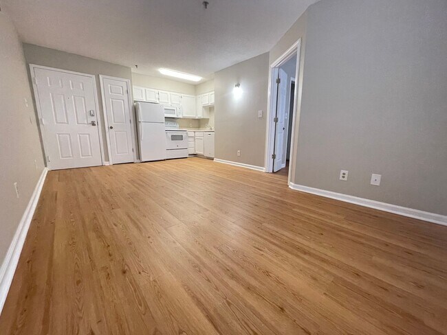 Building Photo - Newly Renovated 1B/1B Studio Condo located...